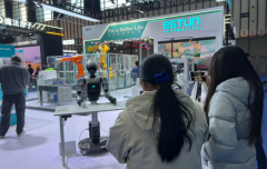 分歧春秋段的青少年曲不雅领略了科技从工场糊